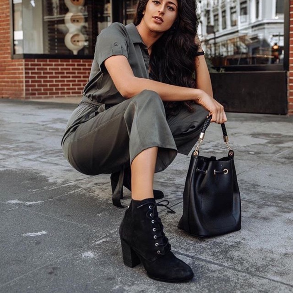 Ibauvia worn 3 times like new lace up booties